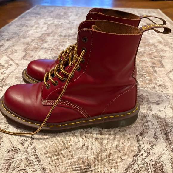 Dr. Martens Made In England Red Oxblood 1460 Boots Men’s Size 9 Women’s Size 10 - Picture 2 of 7